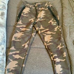 American Eagle Camouflage Sweats/Joggers SIZE SMALL